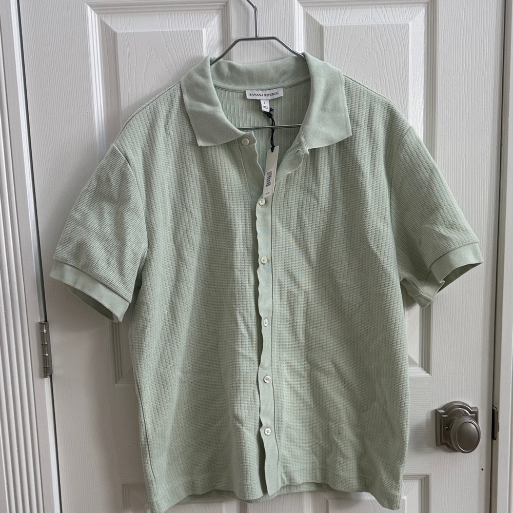 NWT Banana Republic Light Green Casual Button Down Shirt